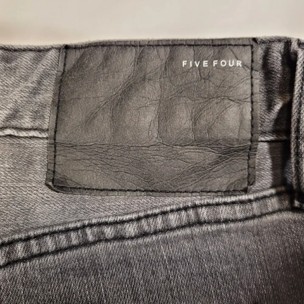 FIVE FOUR Relaxed Fit 